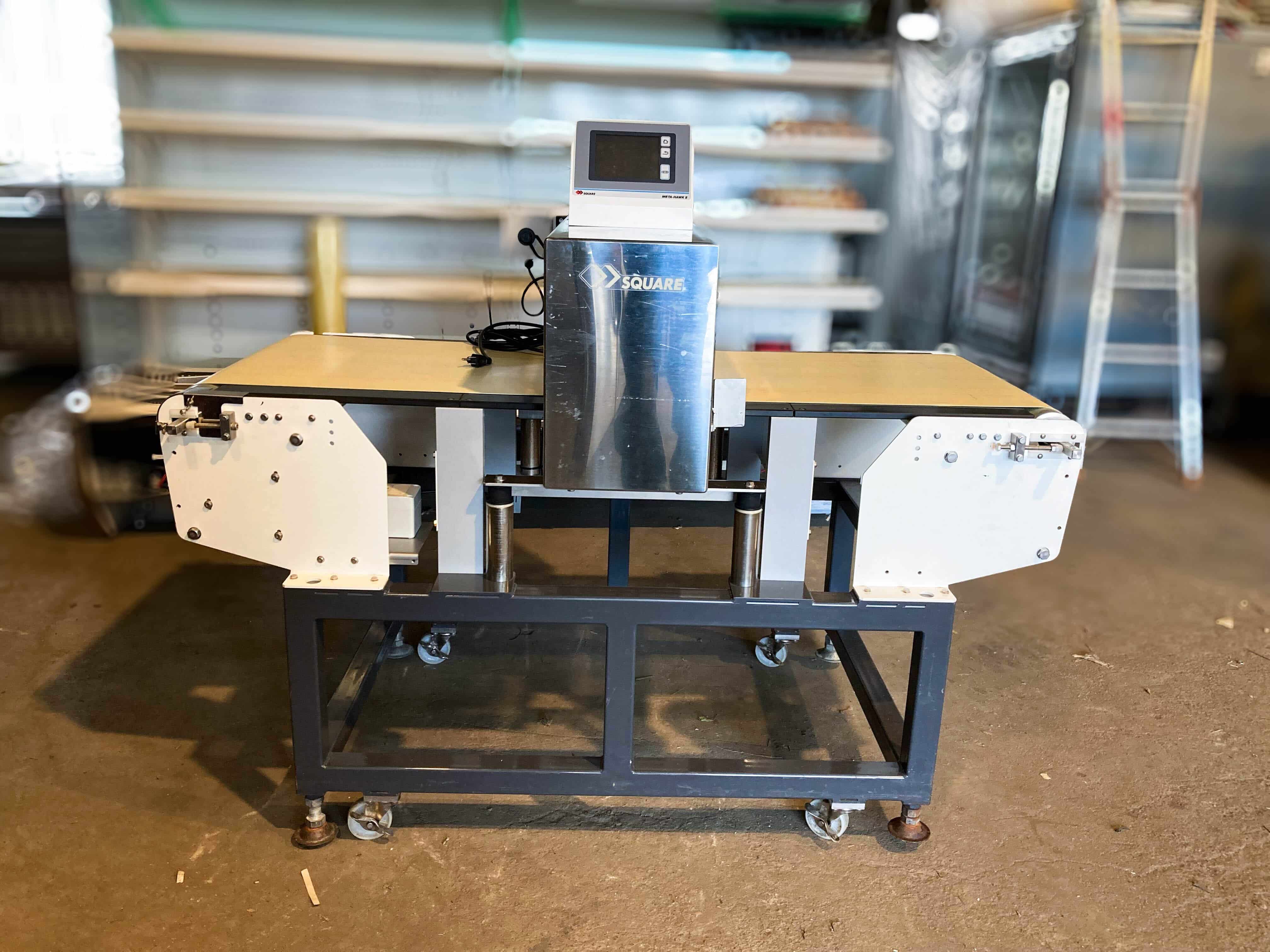 検査機大型金属検出器